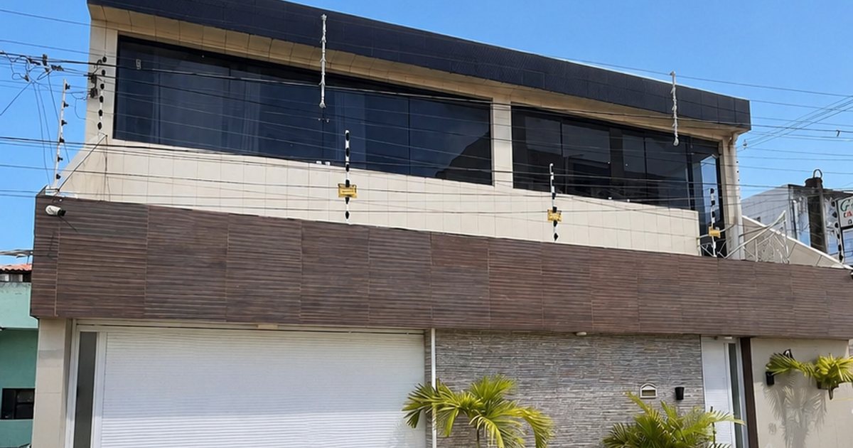 Casa de dois pavimentos com 6 quartos na Vila Kennedy – Caruaru – Caruaru/PE
